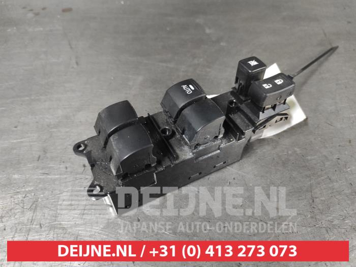 Usados Interruptor combinado de ventanillas Mitsubishi Eclipse Cross (GK/GL) 1.5 Turbo 16V 4WD Precio € 100,00 Norma de margen ofrecido por V.Deijne Jap.Auto-onderdelen BV
