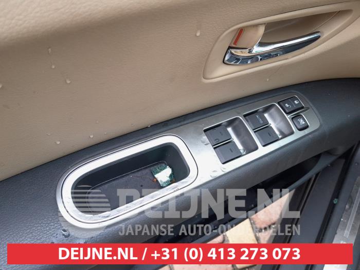 Usados Interruptor combinado de ventanillas Subaru Tribeca 3.6 24V Precio € 75,00 Norma de margen ofrecido por V.Deijne Jap.Auto-onderdelen BV