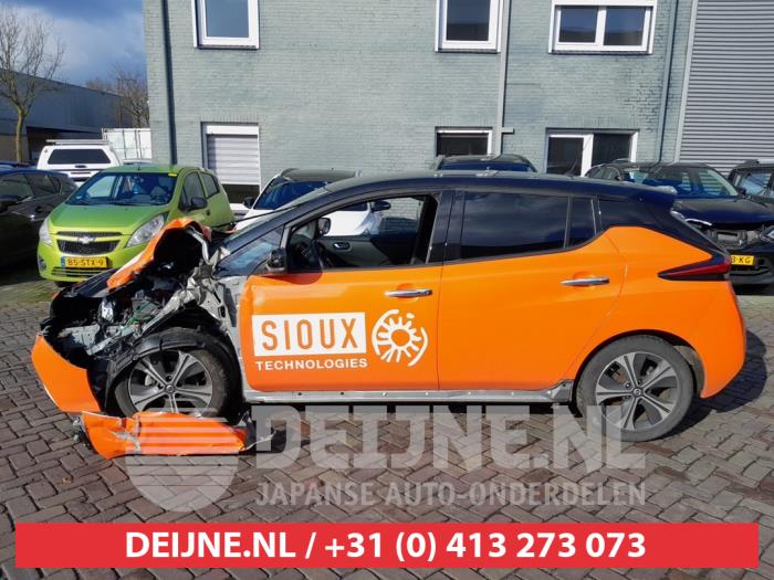 Usados Ventanilla triangular izquierda detrás Nissan Leaf (ZE1) 39/40kWh Precio € 35,00 Norma de margen ofrecido por V.Deijne Jap.Auto-onderdelen BV