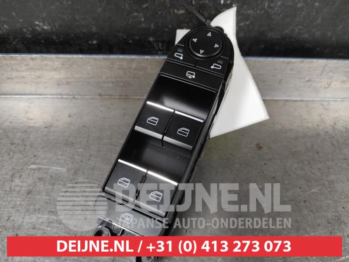 Używane Przelacznik combi okienny Mazda CX-30 (DM) 2.0 e-SkyActiv X 186 M Hybrid 16V Cena € 75,00 Procedura marży oferowane przez V.Deijne Jap.Auto-onderdelen BV