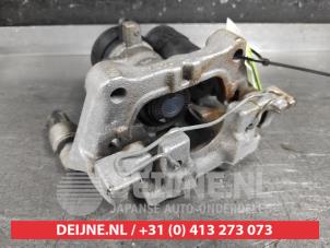 Używane Zacisk hamulcowy lewy tyl Mazda CX-30 (DM) 2.0 e-SkyActiv X 186 M Hybrid 16V Cena na żądanie oferowane przez V.Deijne Jap.Auto-onderdelen BV
