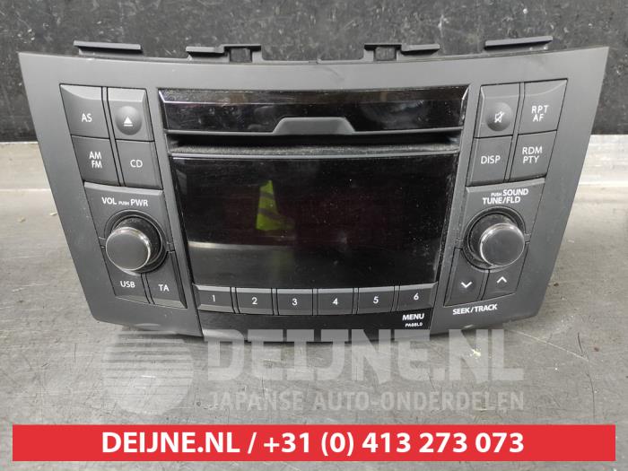 Używane Radio Suzuki Swift (ZA/ZC/ZD) 1.2 16V Cena € 40,00 Procedura marży oferowane przez V.Deijne Jap.Auto-onderdelen BV
