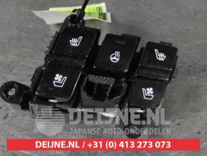 Begagnade Sätesvärmebrytare Kia Sportage (NQ5E) 1.6 T-GDi MHEV 16V AWD Pris på förfrågan erbjuds av V.Deijne Jap.Auto-onderdelen BV