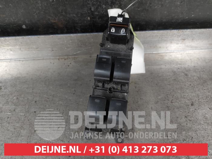 Usados Interruptor combinado de ventanillas Lexus CT 200h 1.8 16V Precio € 50,00 Norma de margen ofrecido por V.Deijne Jap.Auto-onderdelen BV