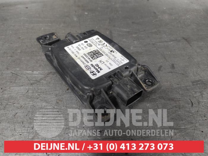 Begagnade Dödvinkelsensor Hyundai Kona (OS) 64 kWh Pris € 150,00 Marginaltabell erbjuds av V.Deijne Jap.Auto-onderdelen BV