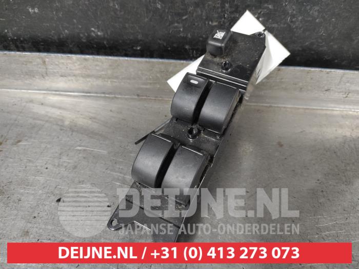 Usados Interruptor combinado de ventanillas Mitsubishi Outlander (CU) 2.0 16V 4x2 Precio € 40,00 Norma de margen ofrecido por V.Deijne Jap.Auto-onderdelen BV