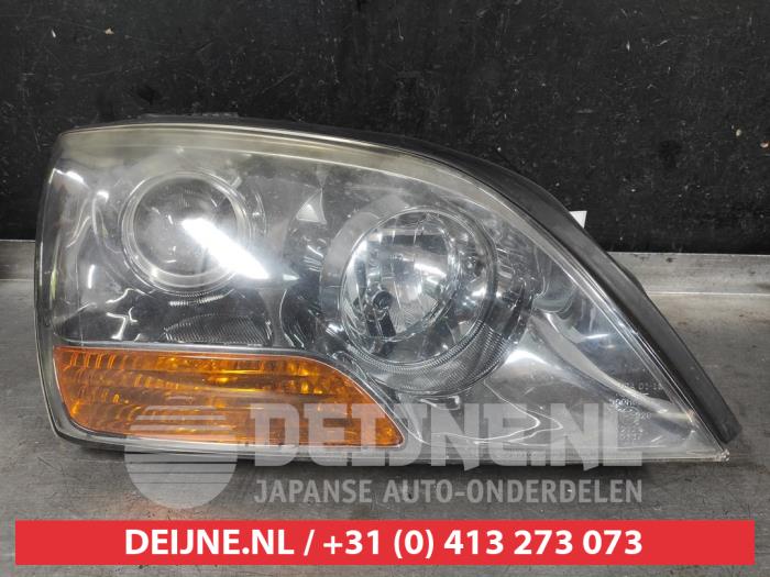 Używane Reflektor prawy Kia Sorento I (JC) 2.5 CRDi 16V VGT Cena € 50,00 Procedura marży oferowane przez V.Deijne Jap.Auto-onderdelen BV
