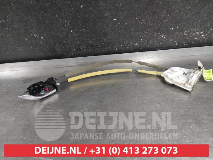 Begagnade Dörrlåsmekanism, 2-dörrars, höger Mazda MX-5 RF (ND) 1.5 Skyactiv G-131 16V Pris € 75,00 Marginaltabell erbjuds av V.Deijne Jap.Auto-onderdelen BV
