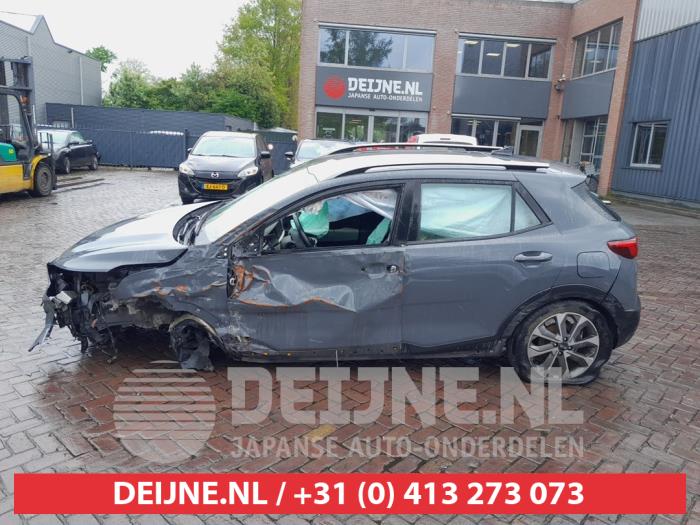 Usados Ventanilla triangular izquierda detrás Kia Stonic (YB) 1.0i T-GDi 12V Precio € 50,00 Norma de margen ofrecido por V.Deijne Jap.Auto-onderdelen BV