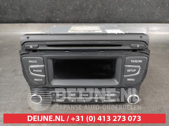 Używane Radio Kia Cee'd (JDB5) 1.4i 16V Cena € 125,00 Procedura marży oferowane przez V.Deijne Jap.Auto-onderdelen BV