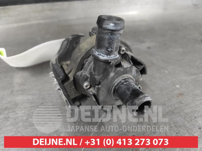 Begagnade Extra vattenpump Nissan Qashqai (J12) 1.5 VC-T e-Power 16V Pris € 25,00 Marginaltabell erbjuds av V.Deijne Jap.Auto-onderdelen BV
