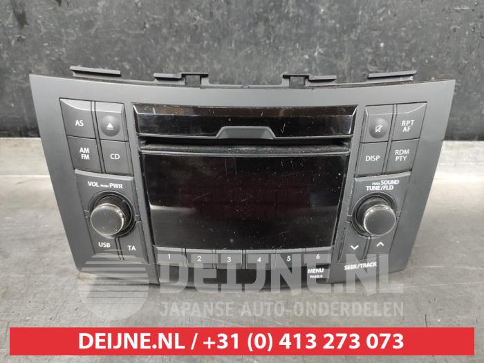 Używane Radio Suzuki Swift (ZA/ZC/ZD) 1.2 16V Cena € 40,00 Procedura marży oferowane przez V.Deijne Jap.Auto-onderdelen BV
