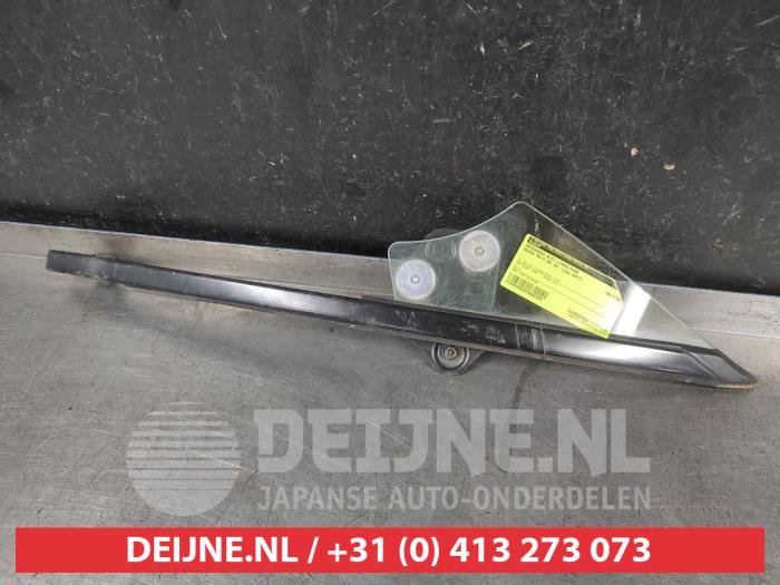 Usados Ventanilla triangular izquierda delante Mazda MX-5 (ND) 2.0 SkyActiv G-160 16V Precio € 35,00 Norma de margen ofrecido por V.Deijne Jap.Auto-onderdelen BV