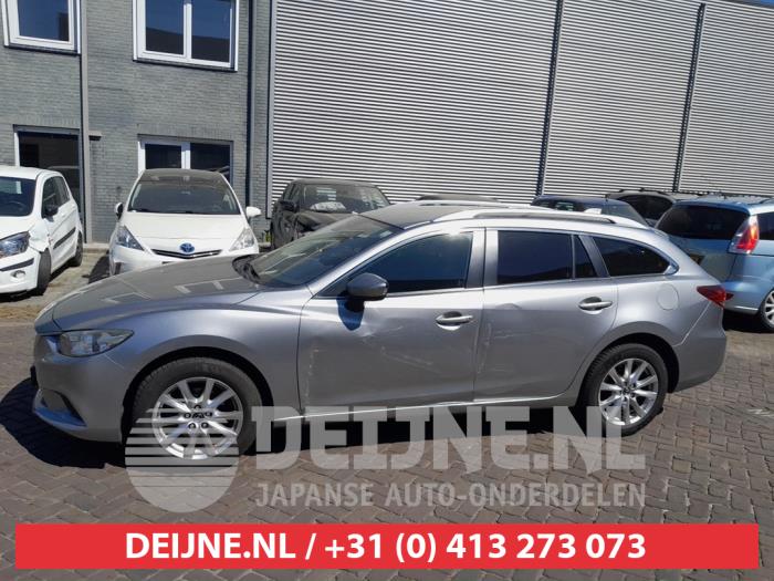 Usados Ventanilla triangular izquierda detrás Mazda 6 SportBreak (GJ/GH/GL) 2.2 SkyActiv-D 150 16V Precio € 35,00 Norma de margen ofrecido por V.Deijne Jap.Auto-onderdelen BV