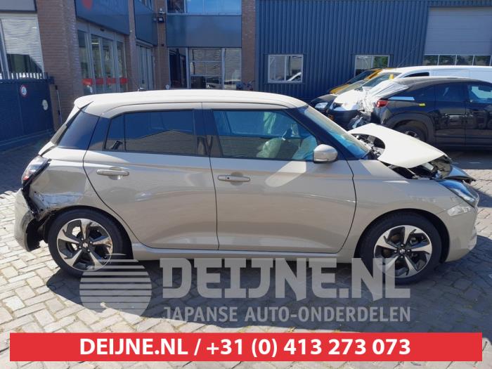 Usados Ventanilla triangular derecha detrás Suzuki Swift (ZCE/ZDE) 1.2 VVT 12V Hybrid Precio € 50,00 Norma de margen ofrecido por V.Deijne Jap.Auto-onderdelen BV