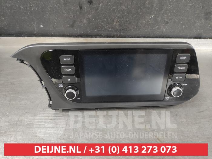 Używane Radio Hyundai Bayon 1.0 T-GDI 12V Cena na żądanie oferowane przez V.Deijne Jap.Auto-onderdelen BV