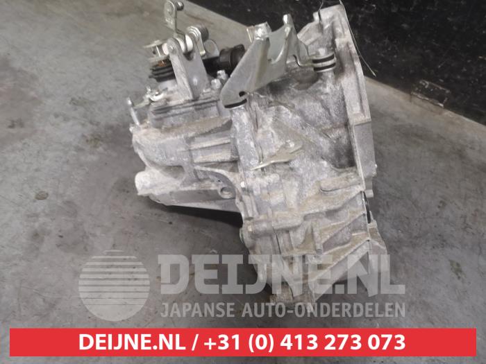 Getriebe van een Suzuki Swift (ZC/ZD) 1.2 Dual Jet 16V 2019