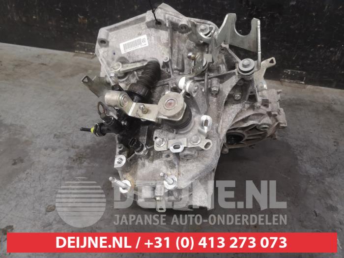 Getriebe van een Suzuki Swift (ZC/ZD) 1.2 Dual Jet 16V 2019