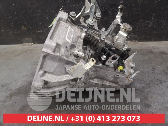 Getriebe van een Suzuki Swift (ZC/ZD) 1.2 Dual Jet 16V 2019