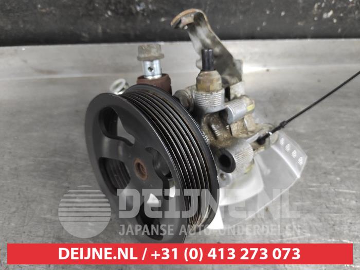 Usagé Pompe de direction Toyota Avensis Wagon (T25/B1E) 2.0 16V VVT-i D4 Prix € 50,00 Règlement à la marge proposé par V.Deijne Jap.Auto-onderdelen BV
