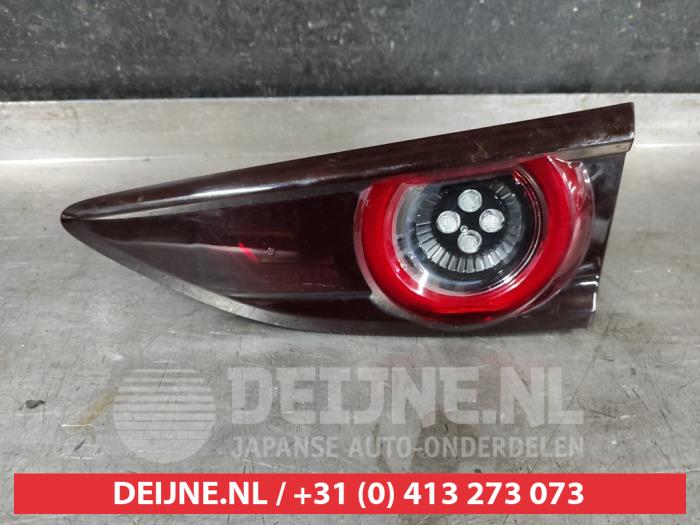 Używane Odblask tylnej klapy prawy Mazda 3 Sport (BP) 2.0 SkyActiv-G 122 Mild Hybrid 16V Cena € 75,00 Procedura marży oferowane przez V.Deijne Jap.Auto-onderdelen BV