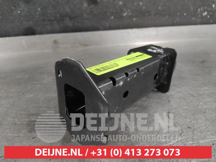 Begagnade Underram Toyota Yaris IV (P21/PA1/PH1) 1.5 12V Hybrid 115 Pris € 100,00 Marginaltabell erbjuds av V.Deijne Jap.Auto-onderdelen BV