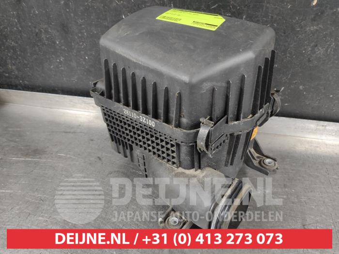 Begagnade Luftfilterhus Hyundai i40 CW (VFC) 2.0 GDI 16V Pris € 50,00 Marginaltabell erbjuds av V.Deijne Jap.Auto-onderdelen BV