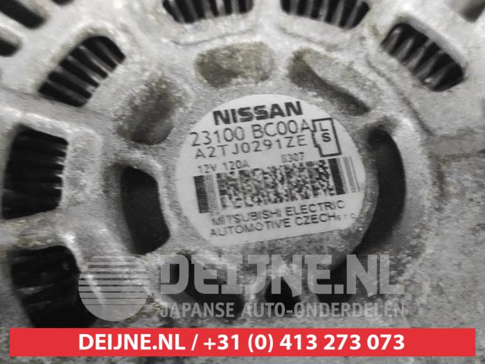 Dynamo van een Nissan Qashqai (J10) 1.6 16V 2008