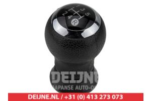 Neuf Pommeau levier de vitesse Toyota Yaris Prix € 19,99 Prix TTC proposé par V.Deijne Jap.Auto-onderdelen BV