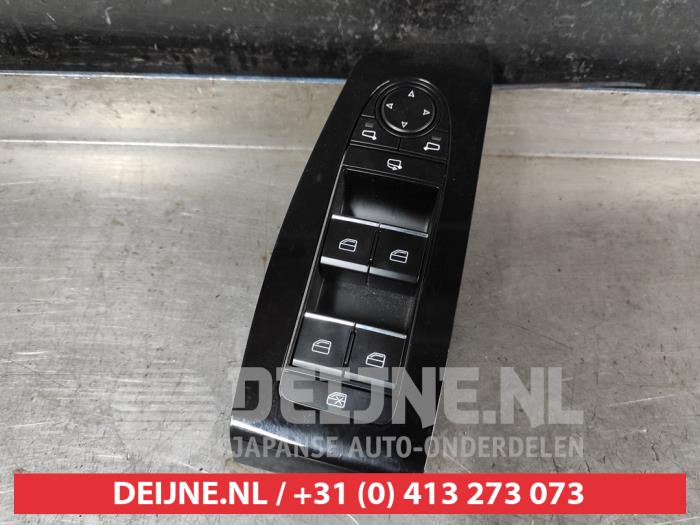 Usados Interruptor combinado de ventanillas Mazda 3 Sport (BP) 2.0 SkyActiv-G 122 Mild Hybrid 16V Precio € 75,00 Norma de margen ofrecido por V.Deijne Jap.Auto-onderdelen BV