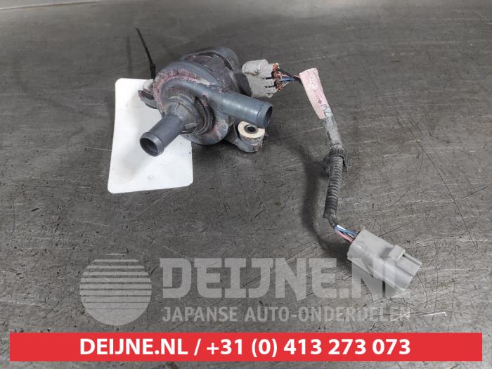 Begagnade Extra vattenpump Toyota Hilux V/VI 2.8 D4D-F 16V 4x4 Pris på förfrågan erbjuds av V.Deijne Jap.Auto-onderdelen BV