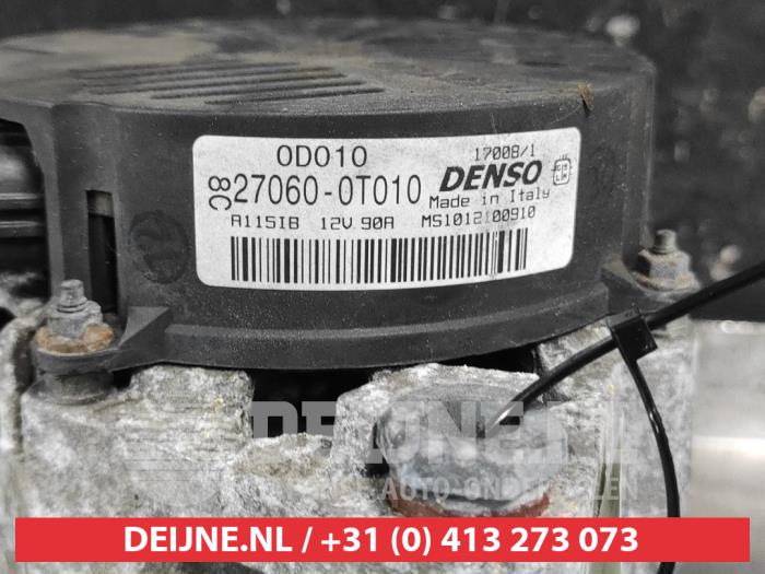 Dynamo van een Toyota Auris (E15) 1.6 Dual VVT-i 16V 2009