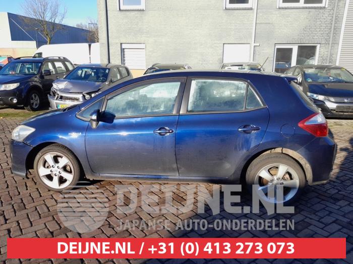 Usados Ventanilla triangular izquierda detrás Toyota Auris (E15) 1.8 16V HSD Full Hybrid Precio € 35,00 Norma de margen ofrecido por V.Deijne Jap.Auto-onderdelen BV