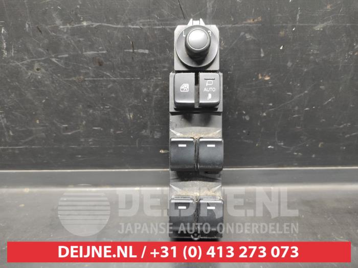 Usados Interruptor combinado de ventanillas Mazda 3 (BM/BN) 1.5 SkyActiv-D 105 16V Precio € 40,00 Norma de margen ofrecido por V.Deijne Jap.Auto-onderdelen BV