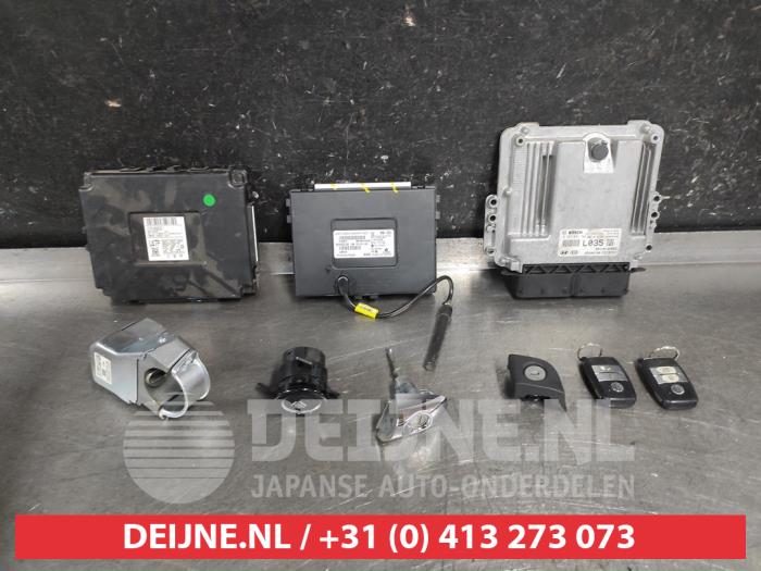 Used Engine management computer Kia Sorento III (UM) 2.2 CRDi 16V VGT 4x4 Price € 150,00 Margin scheme offered by V.Deijne Jap.Auto-onderdelen BV