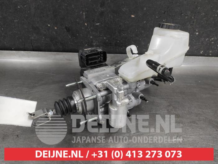 Usagé Assistant de freinage Toyota Corolla Touring Sport (E21/EH1) 1.8 16V Hybrid Prix € 250,00 Règlement à la marge proposé par V.Deijne Jap.Auto-onderdelen BV