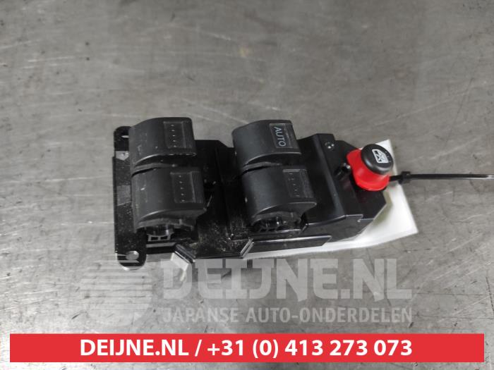 Usados Interruptor combinado de ventanillas Honda CR-V (RD5/6/7/8) 2.0i 16V VTEC Precio € 25,00 Norma de margen ofrecido por V.Deijne Jap.Auto-onderdelen BV