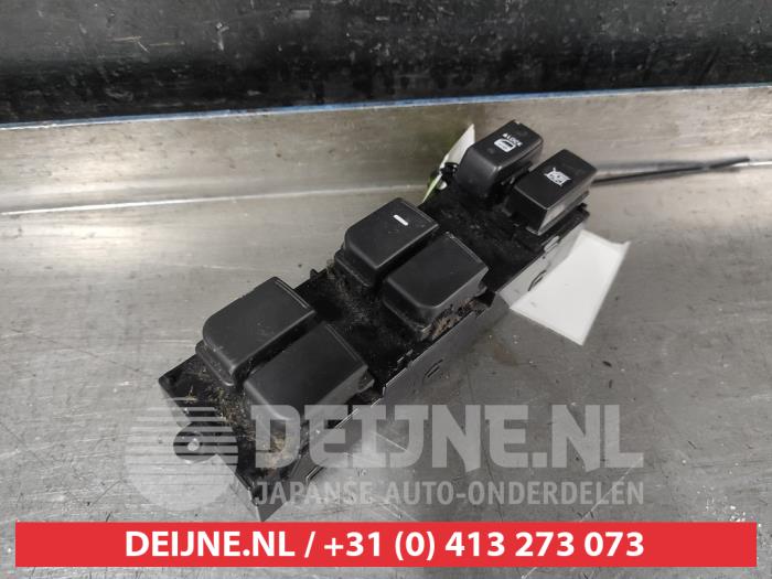 Usados Interruptor combinado de ventanillas Kia Soul I (AM) 1.6 CVVT 16V Precio € 35,00 Norma de margen ofrecido por V.Deijne Jap.Auto-onderdelen BV