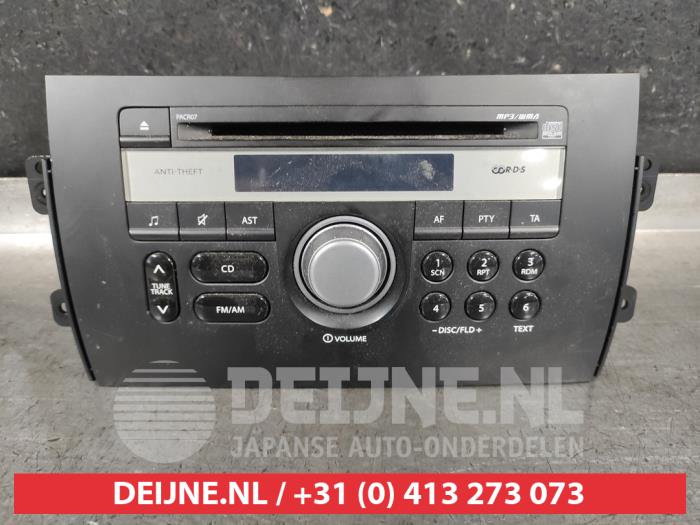 Używane Radio Suzuki SX4 (EY/GY) 1.6 16V VVT Comfort,Exclusive Autom. Cena € 50,00 Procedura marży oferowane przez V.Deijne Jap.Auto-onderdelen BV