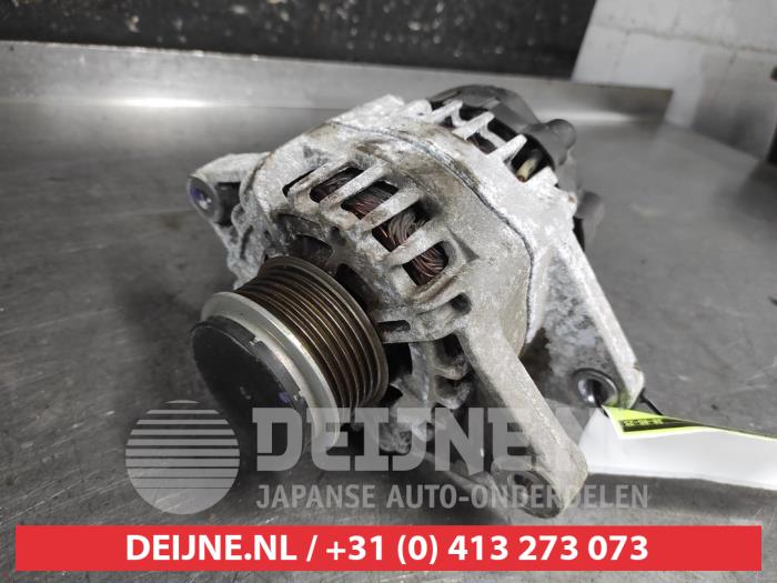 Begagnade Dynamo Toyota Yaris III (P13) 1.0 12V VVT-i Pris € 50,00 Marginaltabell erbjuds av V.Deijne Jap.Auto-onderdelen BV
