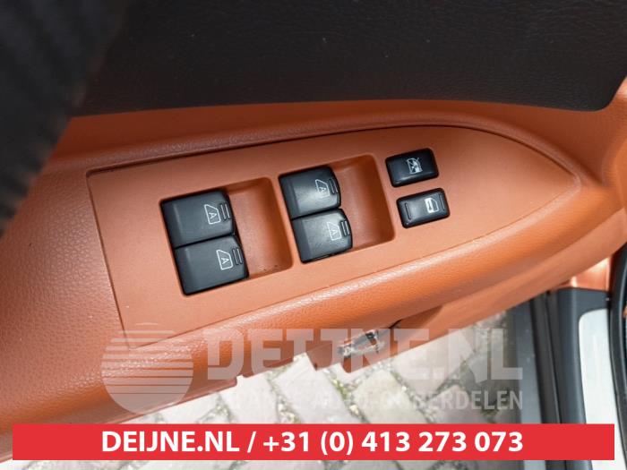 Usados Interruptor combinado de ventanillas Infiniti FX (S50) 45 4.5i 32V VVT AWD Precio € 25,00 Norma de margen ofrecido por V.Deijne Jap.Auto-onderdelen BV