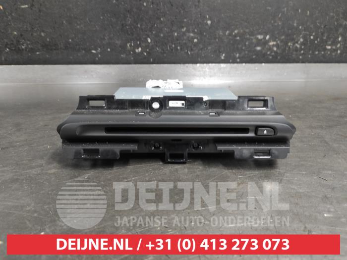 Używane Odtwarzacz CD Mazda CX-5 II (KF) 2.0 SkyActiv-G 165 16V 2WD Cena € 25,00 Procedura marży oferowane przez V.Deijne Jap.Auto-onderdelen BV