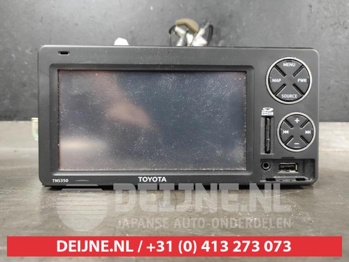 Używane Radio Toyota Auris (E15) 1.8 16V HSD Full Hybrid Cena € 150,00 Procedura marży oferowane przez V.Deijne Jap.Auto-onderdelen BV