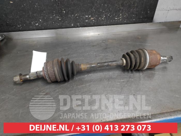Used Front drive shaft, left Nissan Almera Tino (V10M) 1.8 16V Price € 50,00 Margin scheme offered by V.Deijne Jap.Auto-onderdelen BV