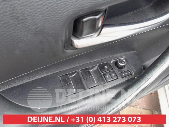 Usados Interruptor combinado de ventanillas Suzuki Swace 1.8 16V Hybrid Precio € 75,00 Norma de margen ofrecido por V.Deijne Jap.Auto-onderdelen BV