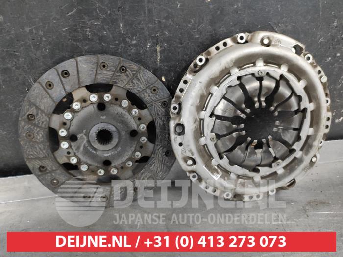 Usagé Kit embrayage (complet) Nissan Juke (F15) 1.2 DIG-T 16V Prix € 50,00 Règlement à la marge proposé par V.Deijne Jap.Auto-onderdelen BV