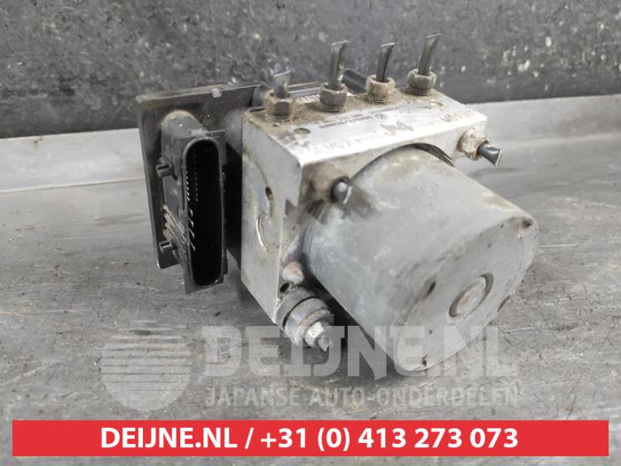 Używane Pompa ABS Subaru Outback (BP) 2.5 16V Cena € 50,00 Procedura marży oferowane przez V.Deijne Jap.Auto-onderdelen BV