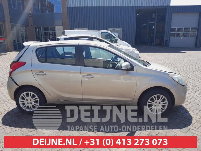 Usados Ventanilla triangular derecha detrás Hyundai i20 1.2i 16V Precio € 35,00 Norma de margen ofrecido por V.Deijne Jap.Auto-onderdelen BV