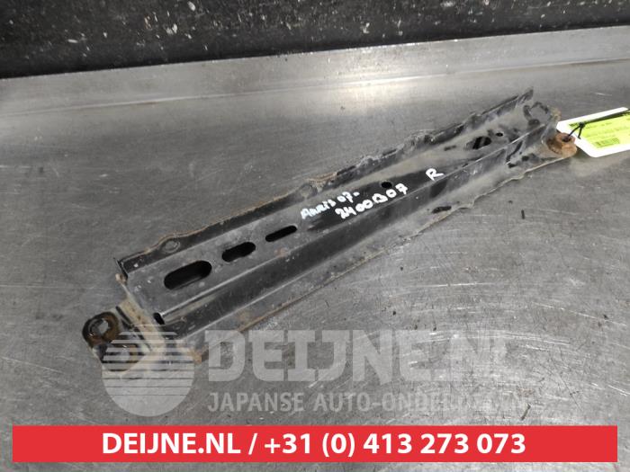 Begagnade Underram Toyota Auris (E15) 1.8 16V HSD Full Hybrid Pris på förfrågan erbjuds av V.Deijne Jap.Auto-onderdelen BV