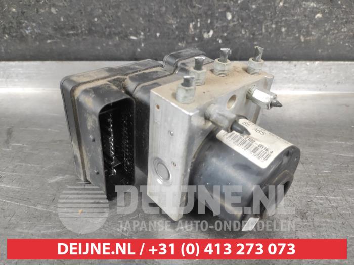 Usagé Pompe ABS Toyota Yaris II (P9) 1.3 16V VVT-i Prix € 100,00 Règlement à la marge proposé par V.Deijne Jap.Auto-onderdelen BV